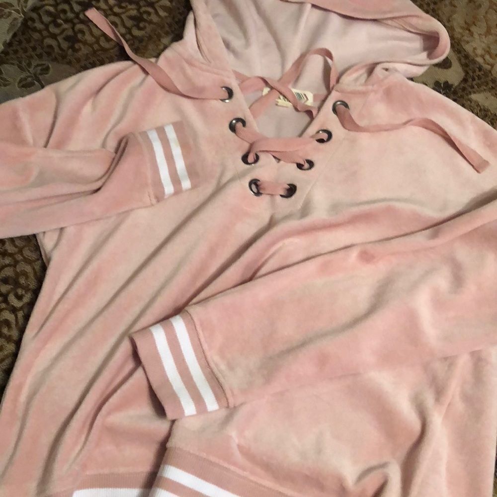 Pink Rose Jr size medium laced velour top like new